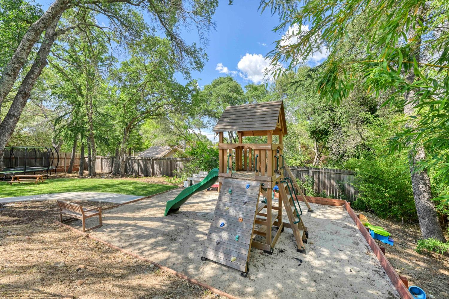 9230 Oak Leaf Way