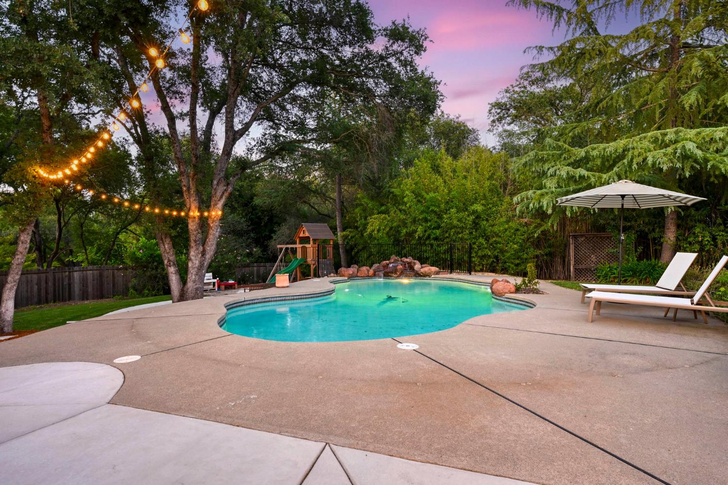 9230 Oak Leaf Way