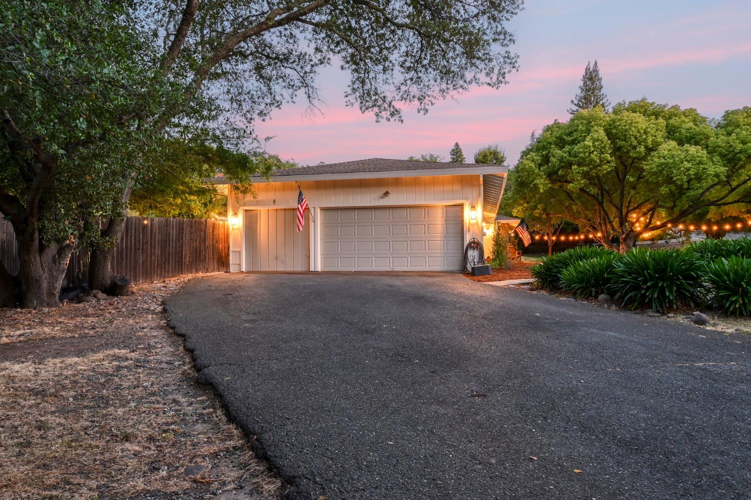 9230 Oak Leaf Way