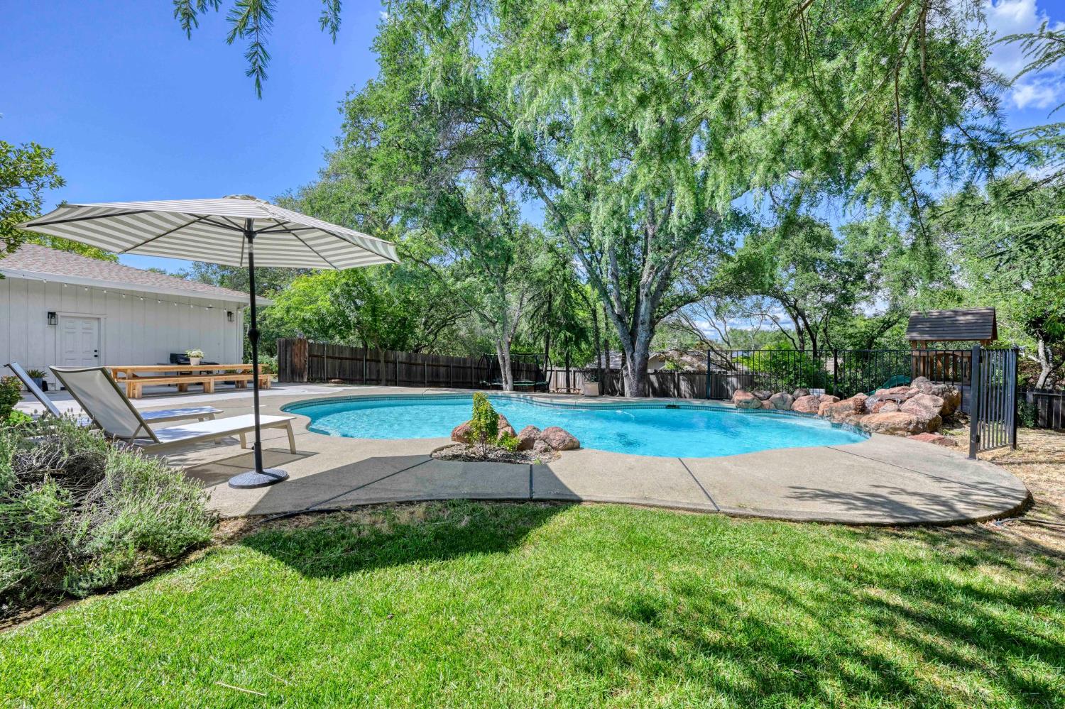 9230 Oak Leaf Way