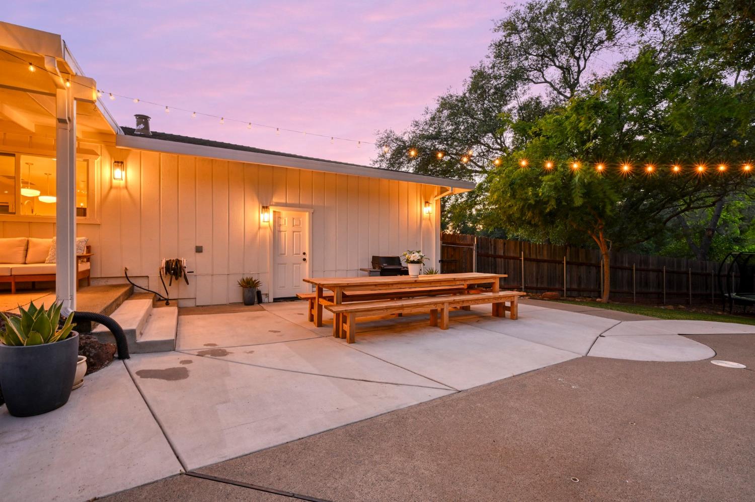 9230 Oak Leaf Way