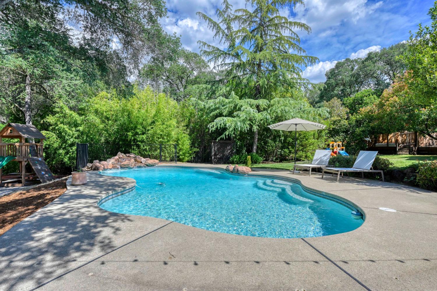 9230 Oak Leaf Way
