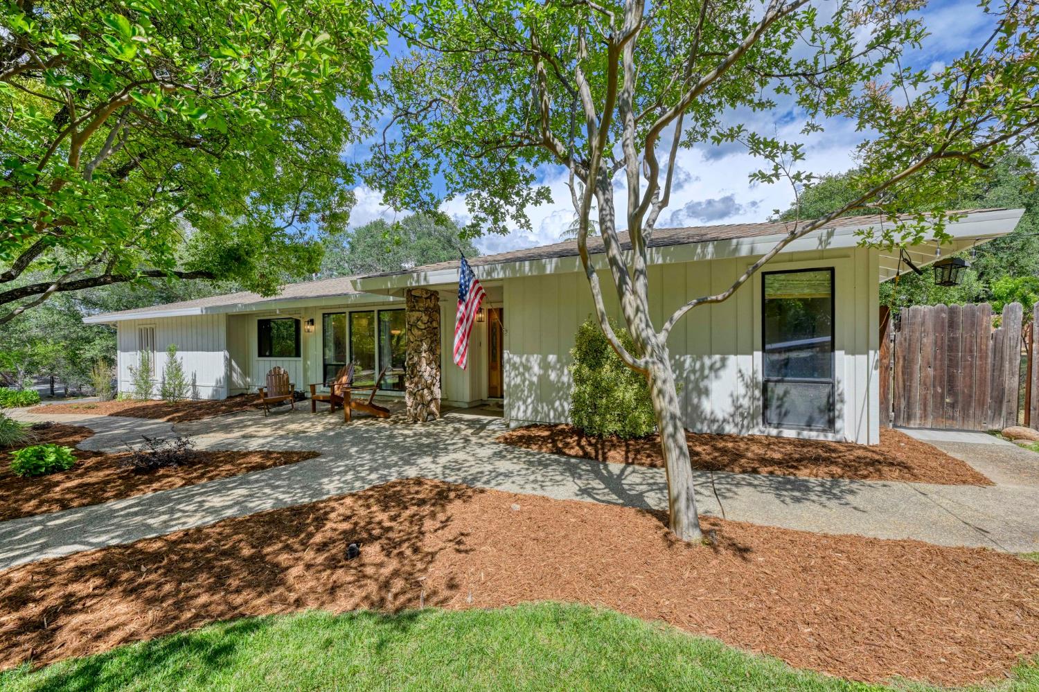 9230 Oak Leaf Way