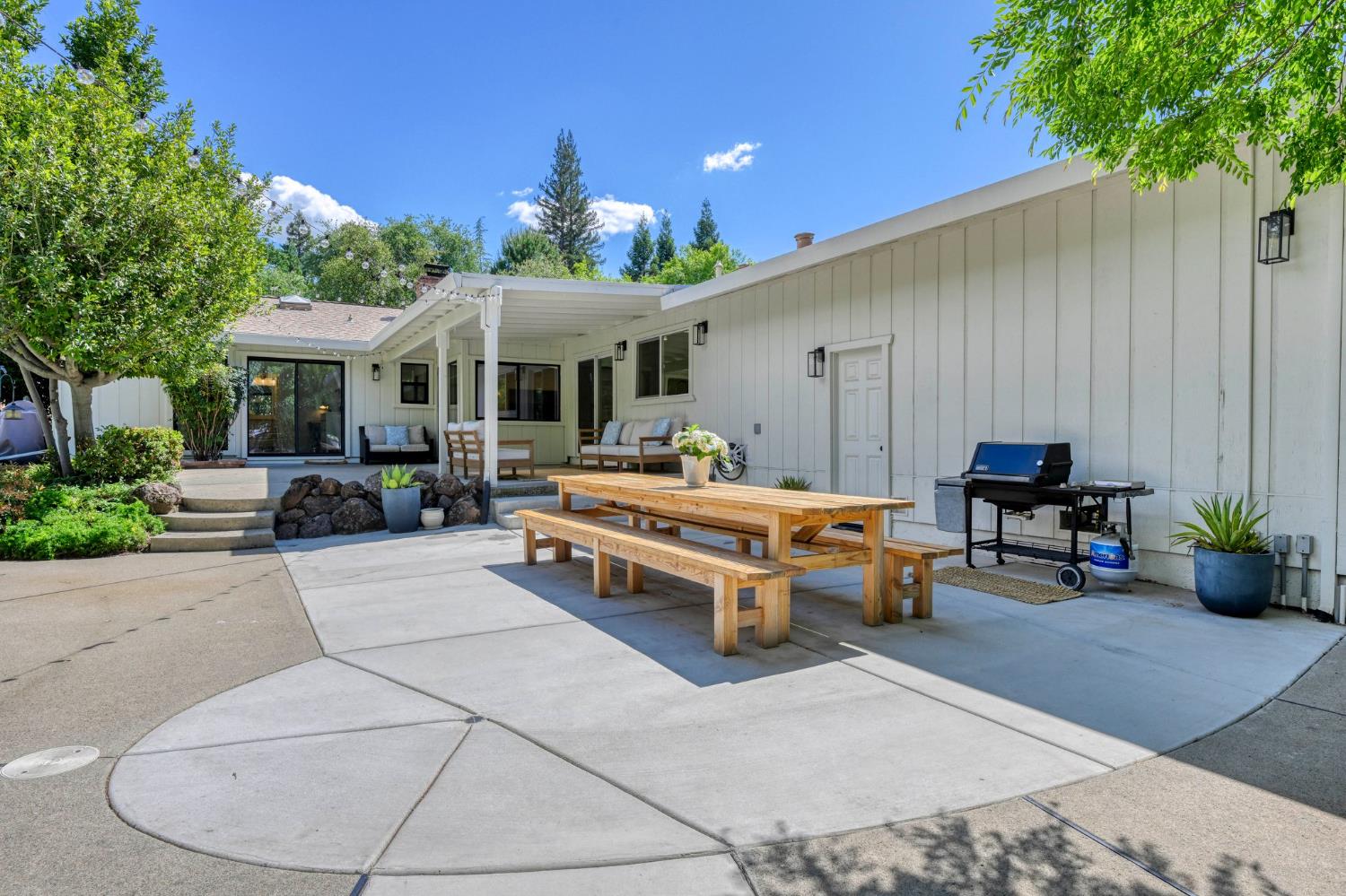 9230 Oak Leaf Way