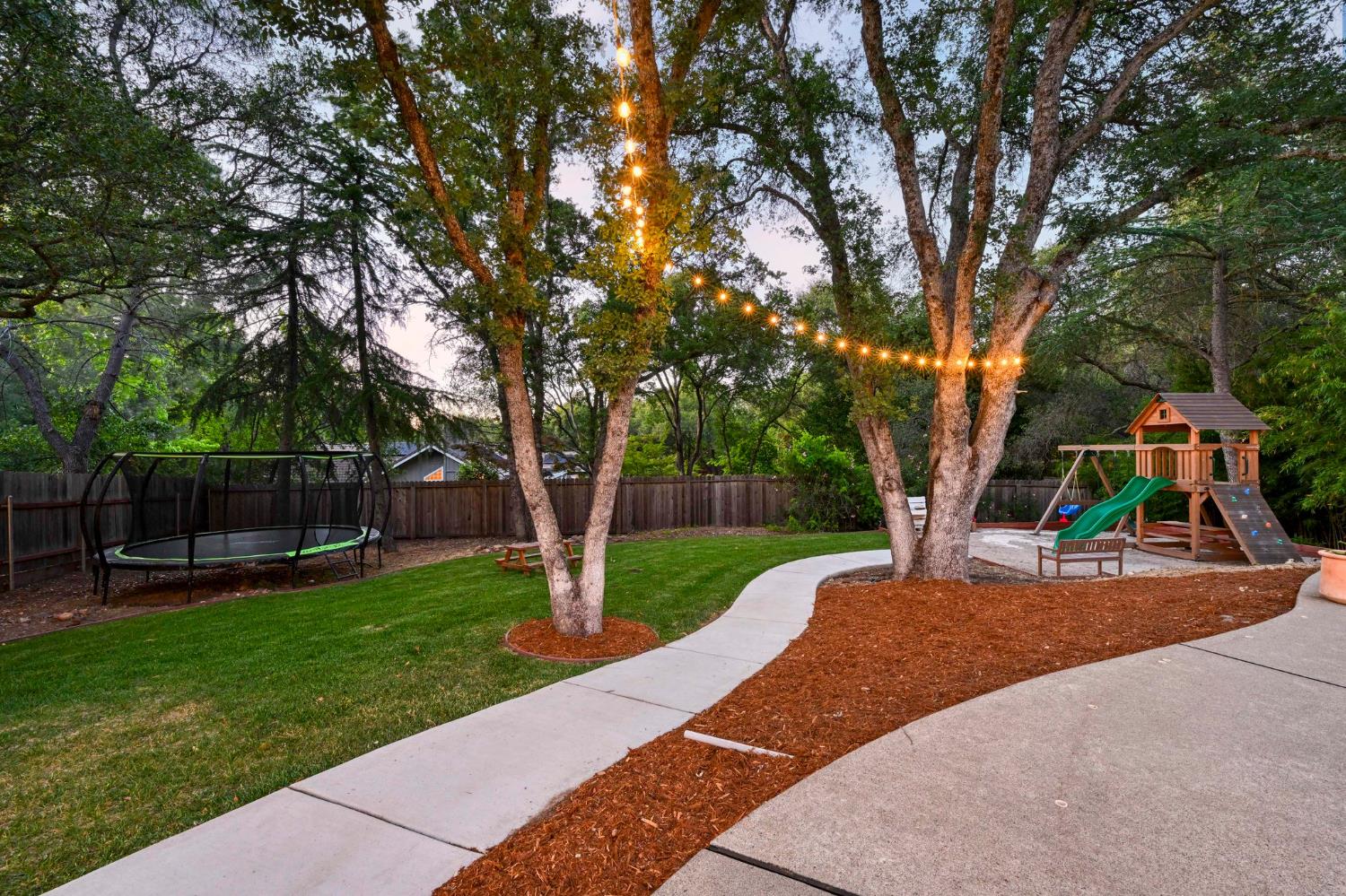 9230 Oak Leaf Way