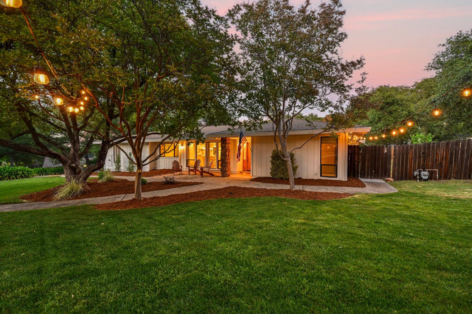 9230 Oak Leaf Way
