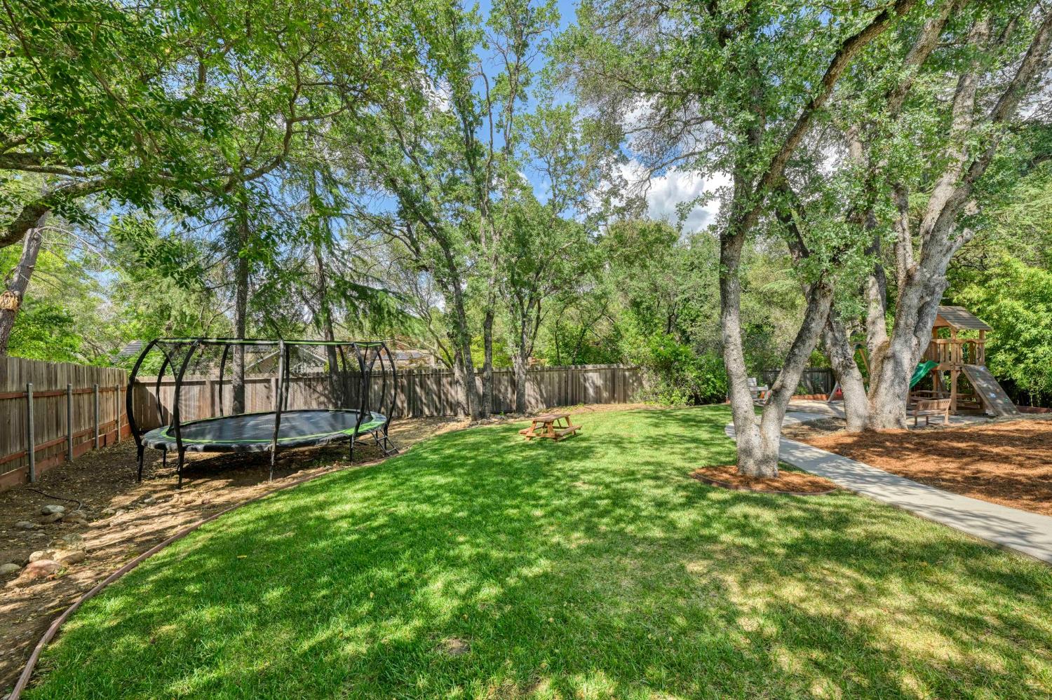 9230 Oak Leaf Way