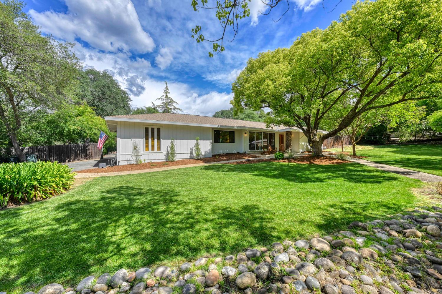 9230 Oak Leaf Way
