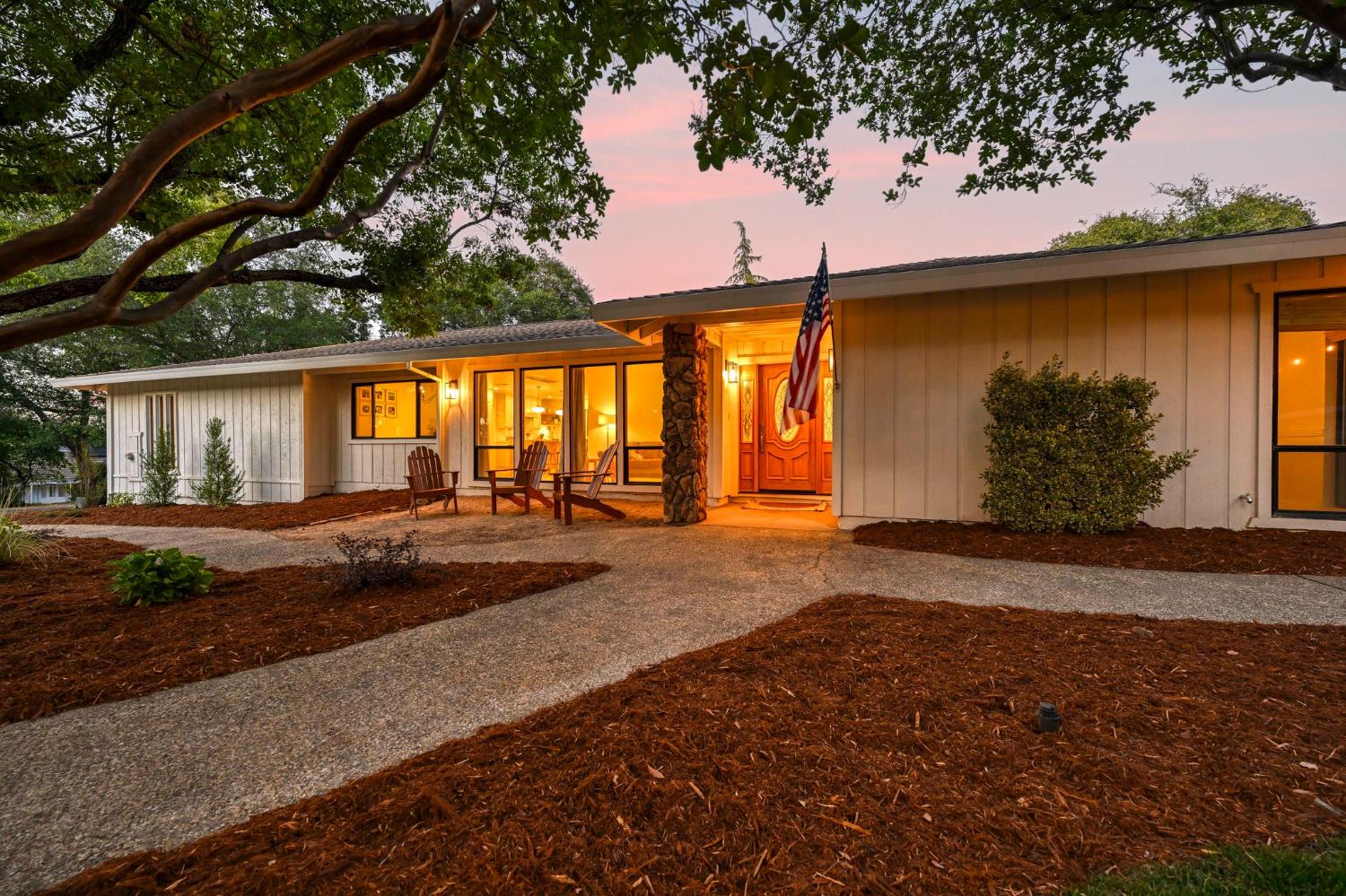 9230 Oak Leaf Way