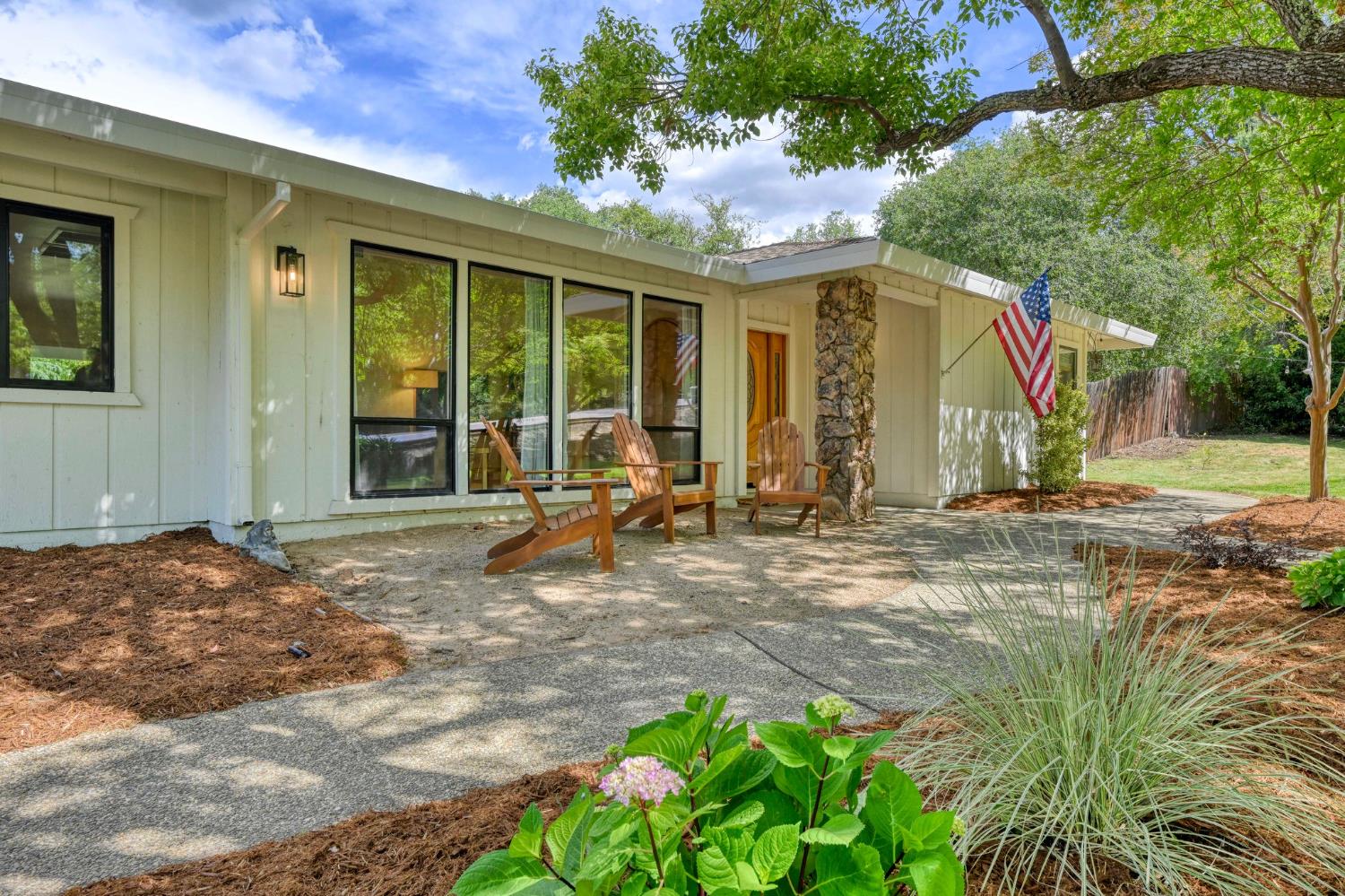 9230 Oak Leaf Way