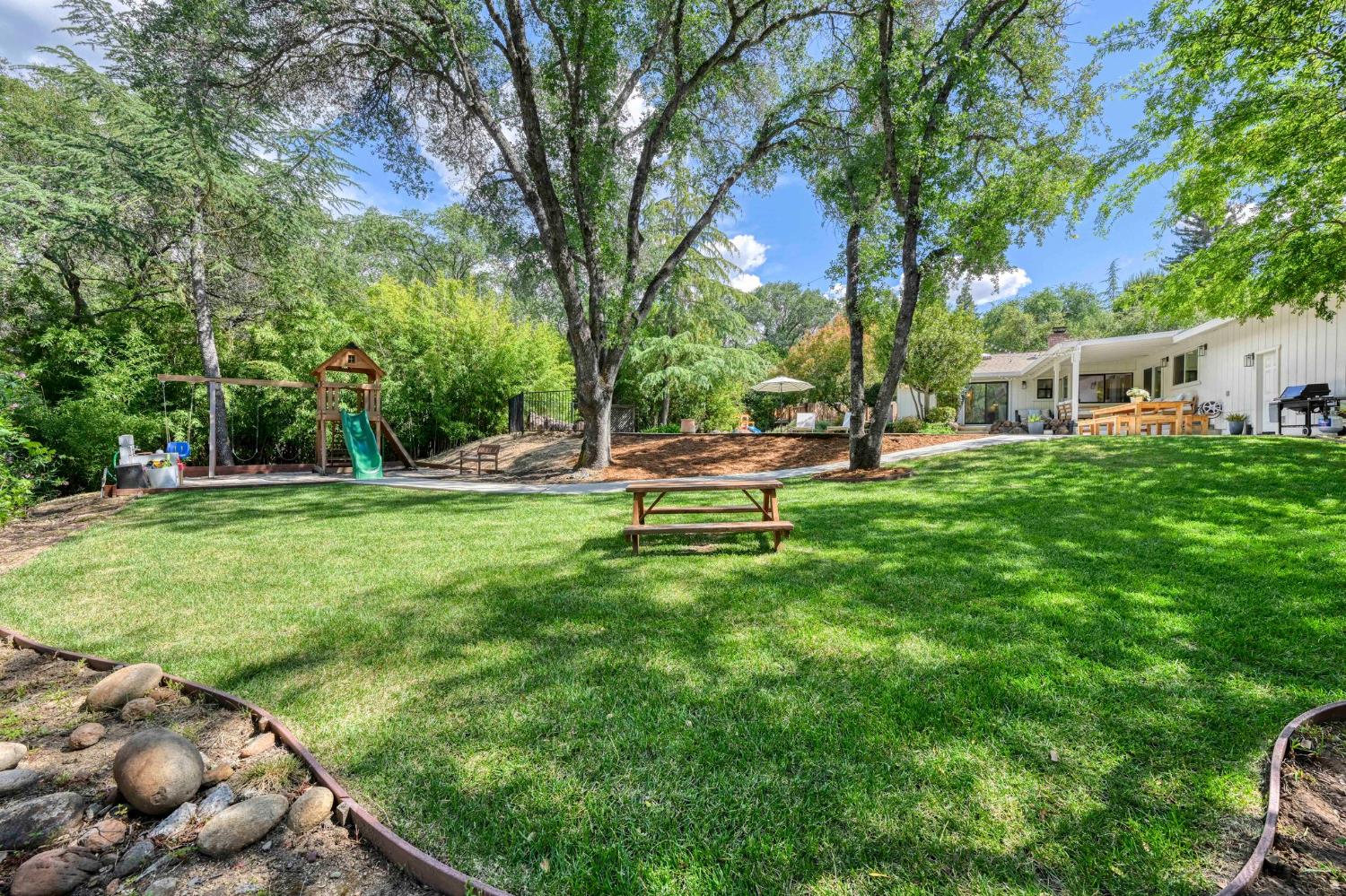 9230 Oak Leaf Way