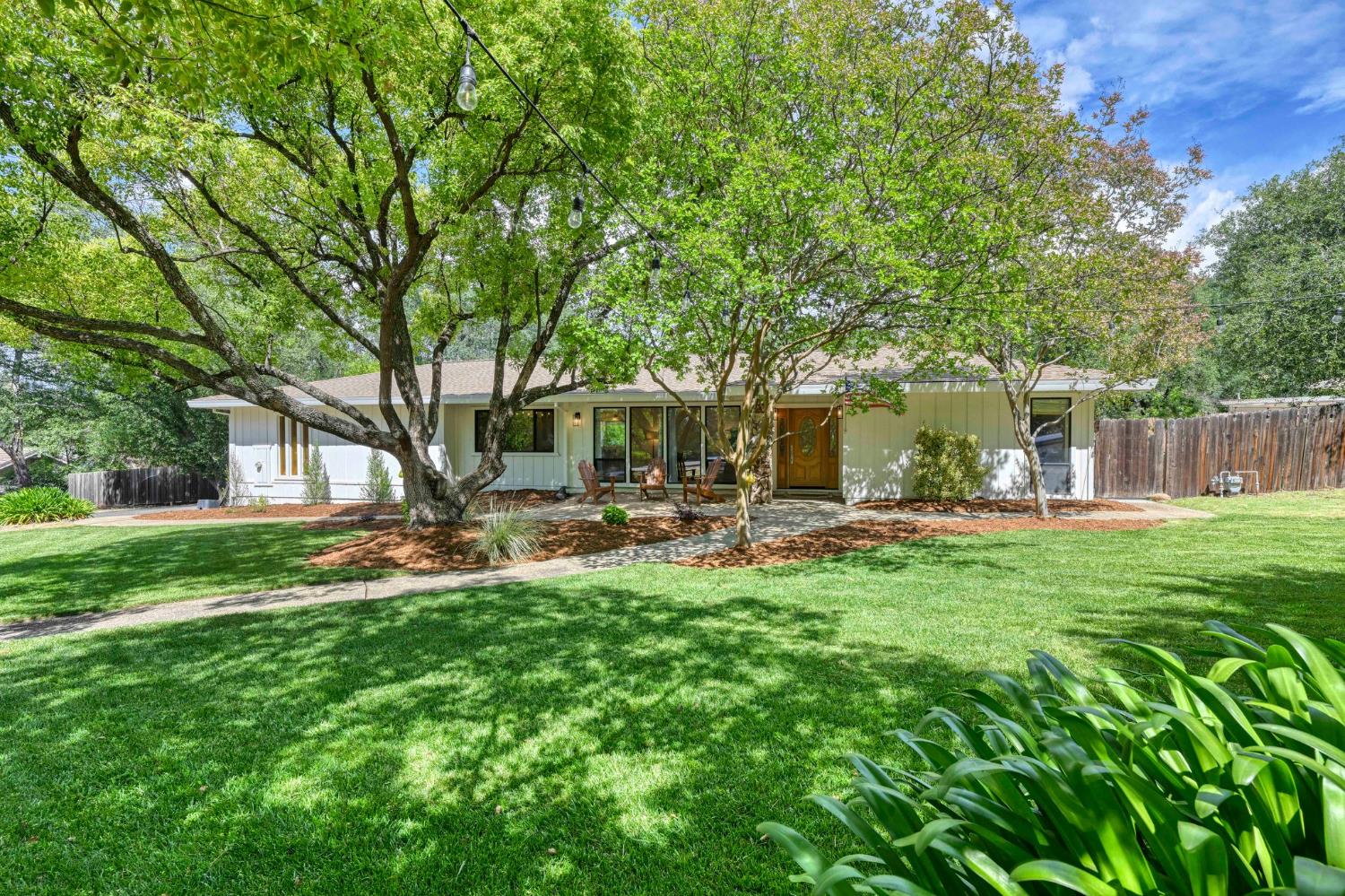 9230 Oak Leaf Way