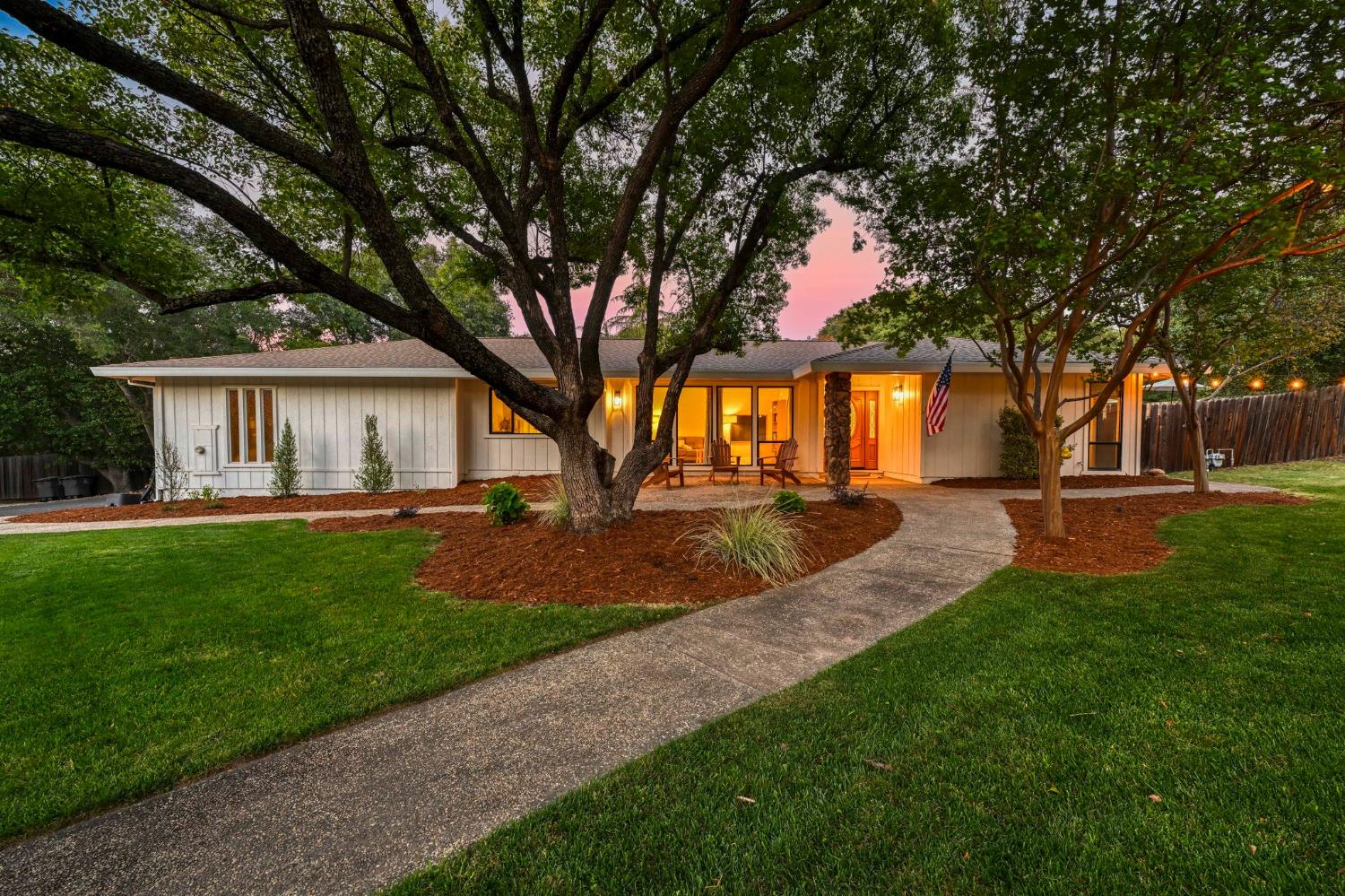 9230 Oak Leaf Way
