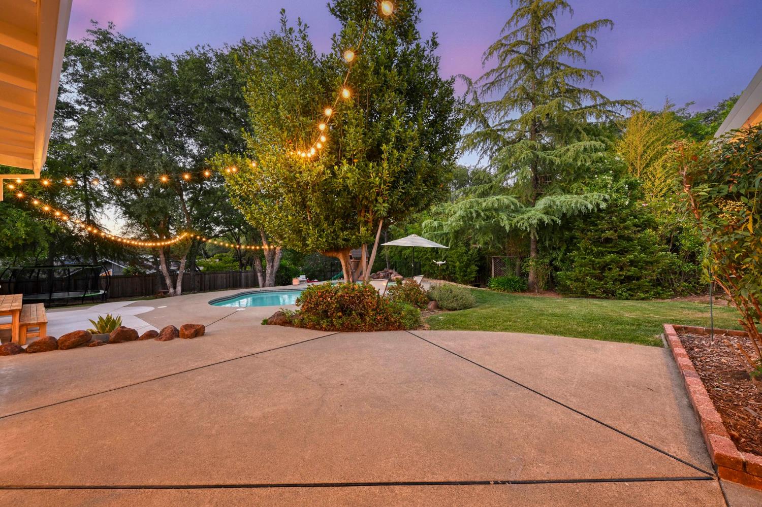 9230 Oak Leaf Way