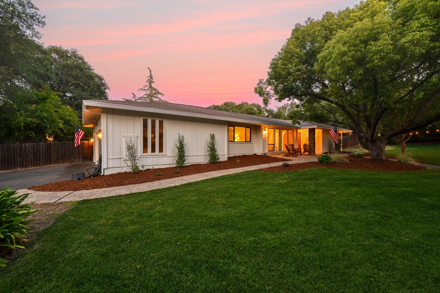 9230 Oak Leaf Way