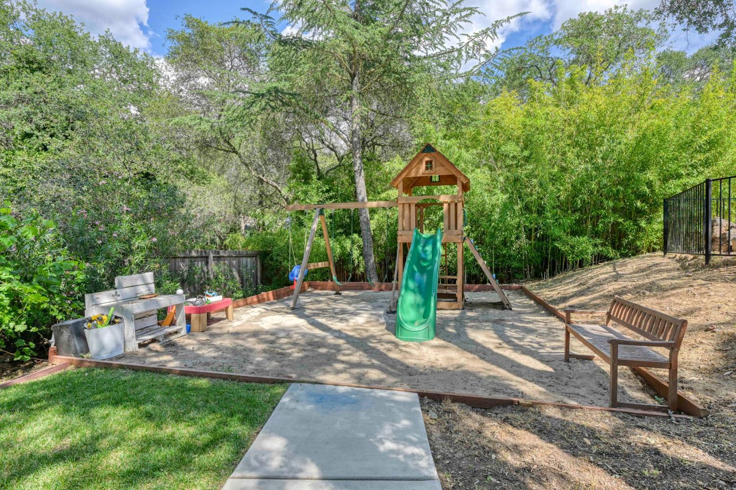 9230 Oak Leaf Way