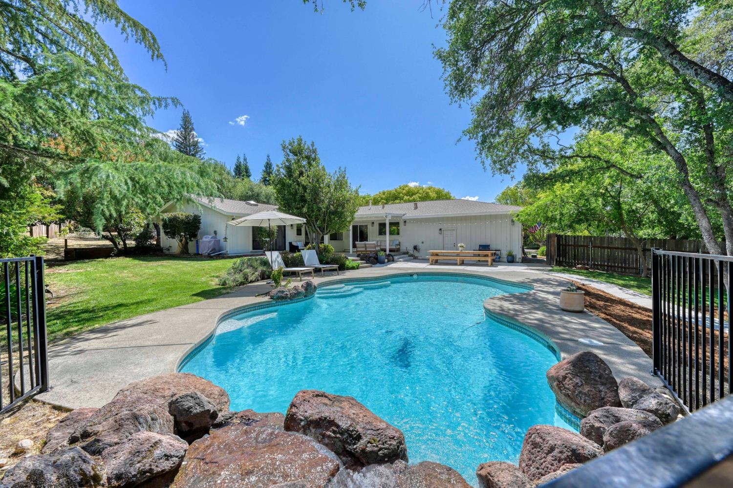 9230 Oak Leaf Way