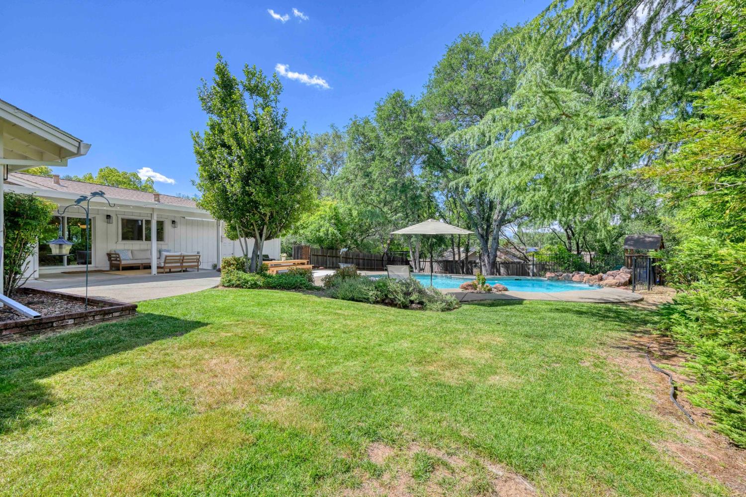 9230 Oak Leaf Way