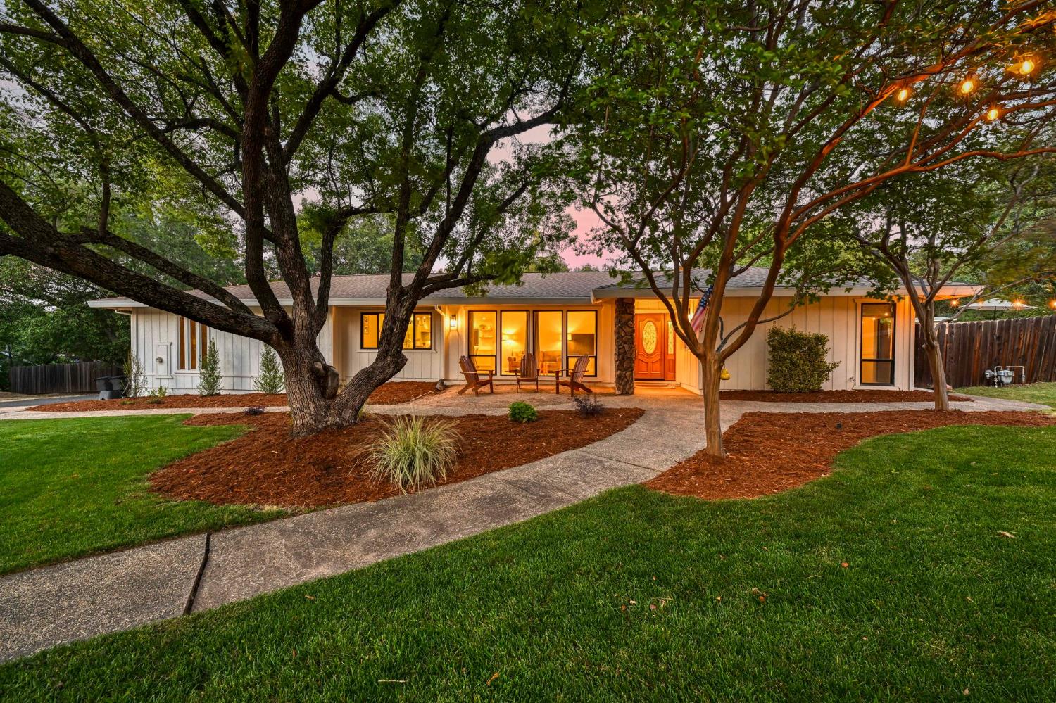 9230 Oak Leaf Way