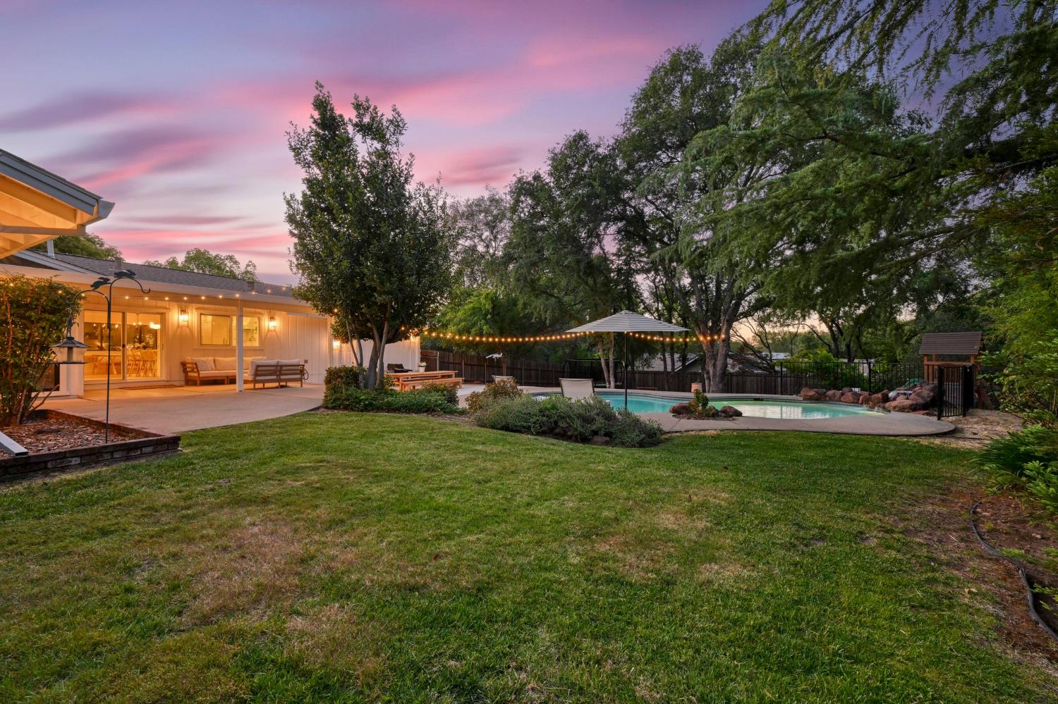 9230 Oak Leaf Way
