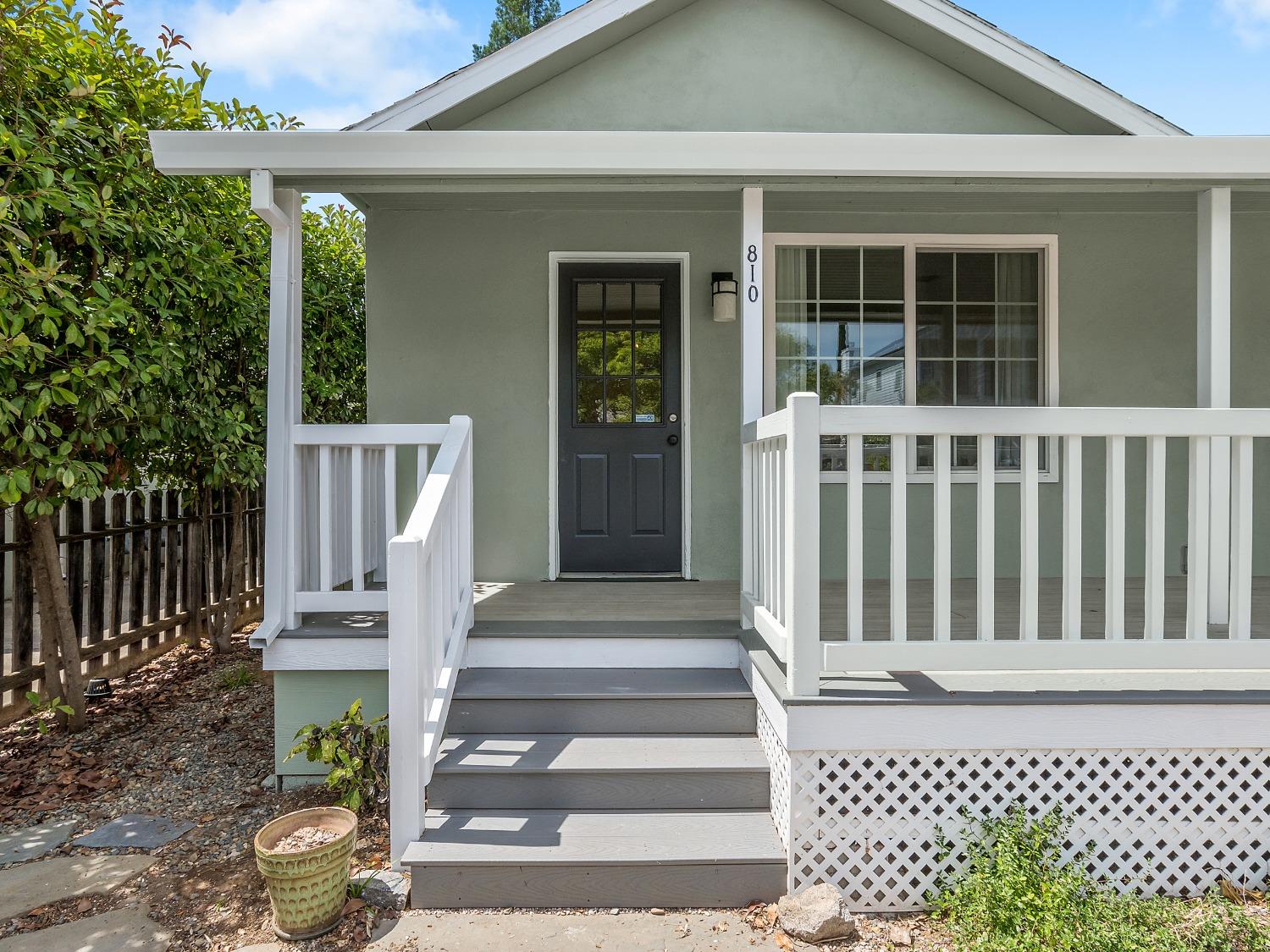 810 Persifer Street