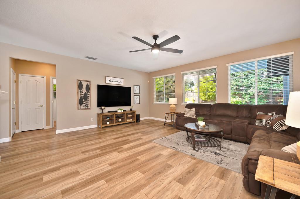 1038 Pintail Circle