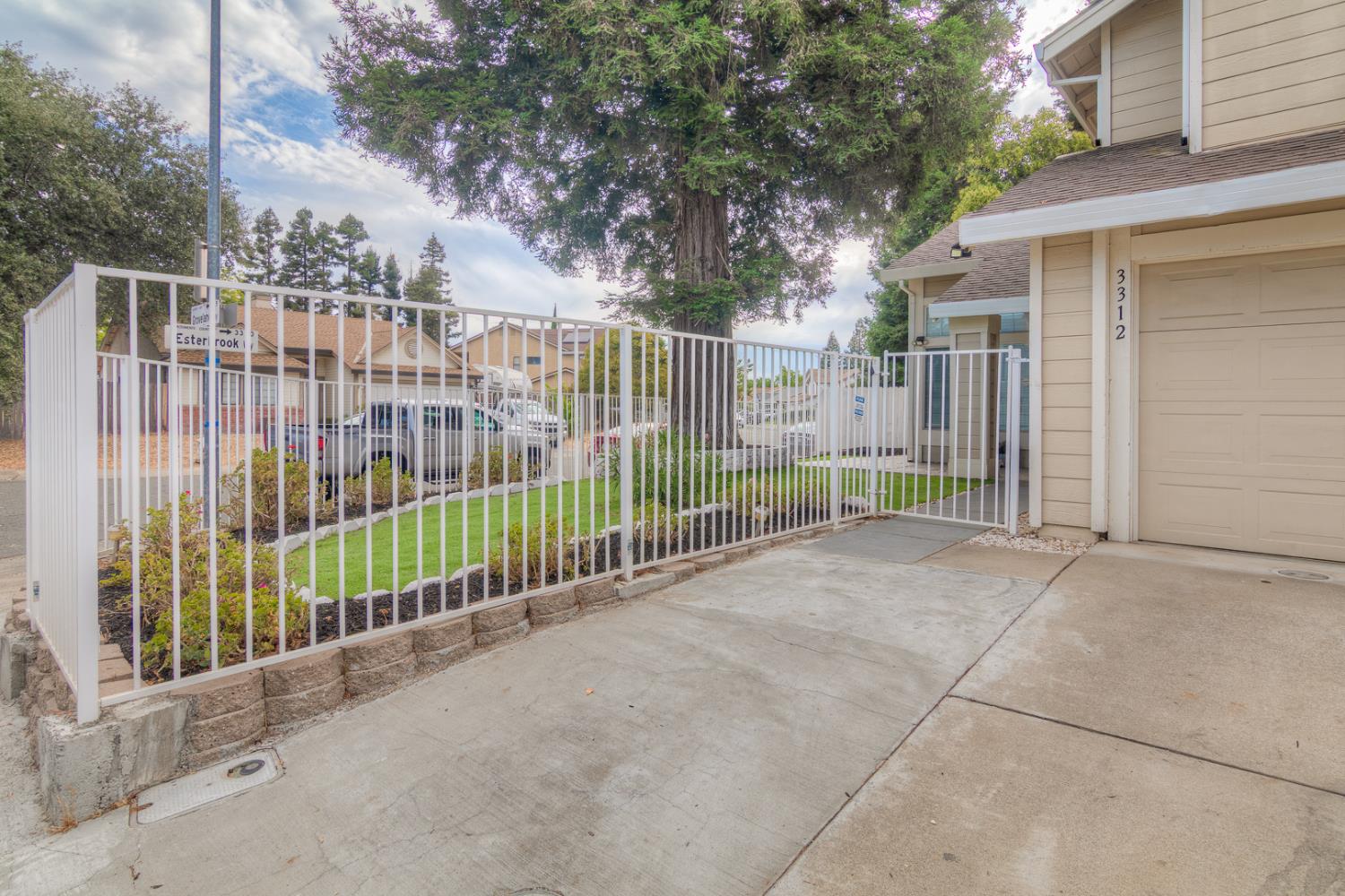 3312 Groveland Way