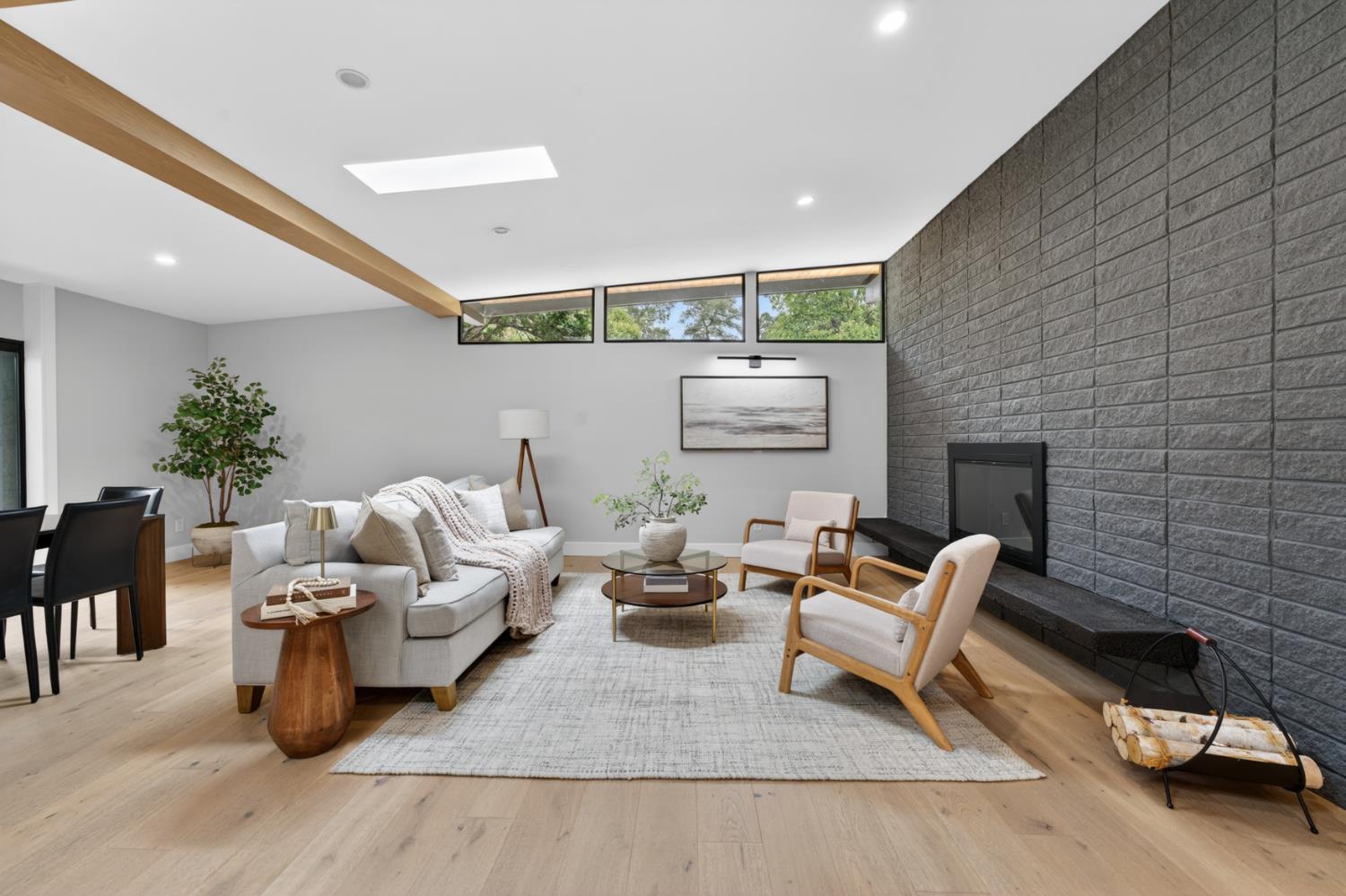 8290 Oak Knoll Drive