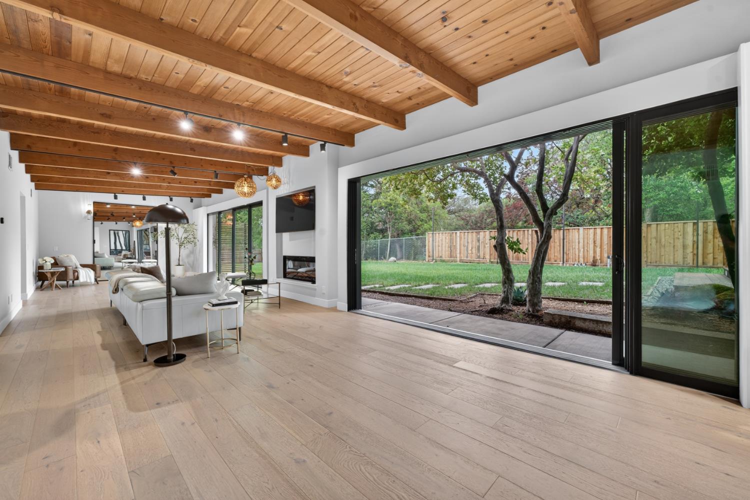 8290 Oak Knoll Drive