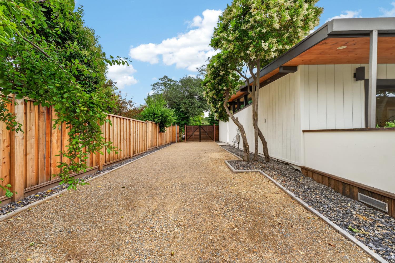 8290 Oak Knoll Drive