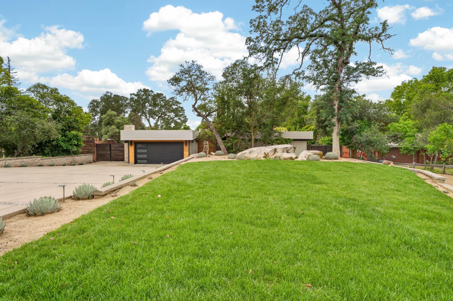 8290 Oak Knoll Drive