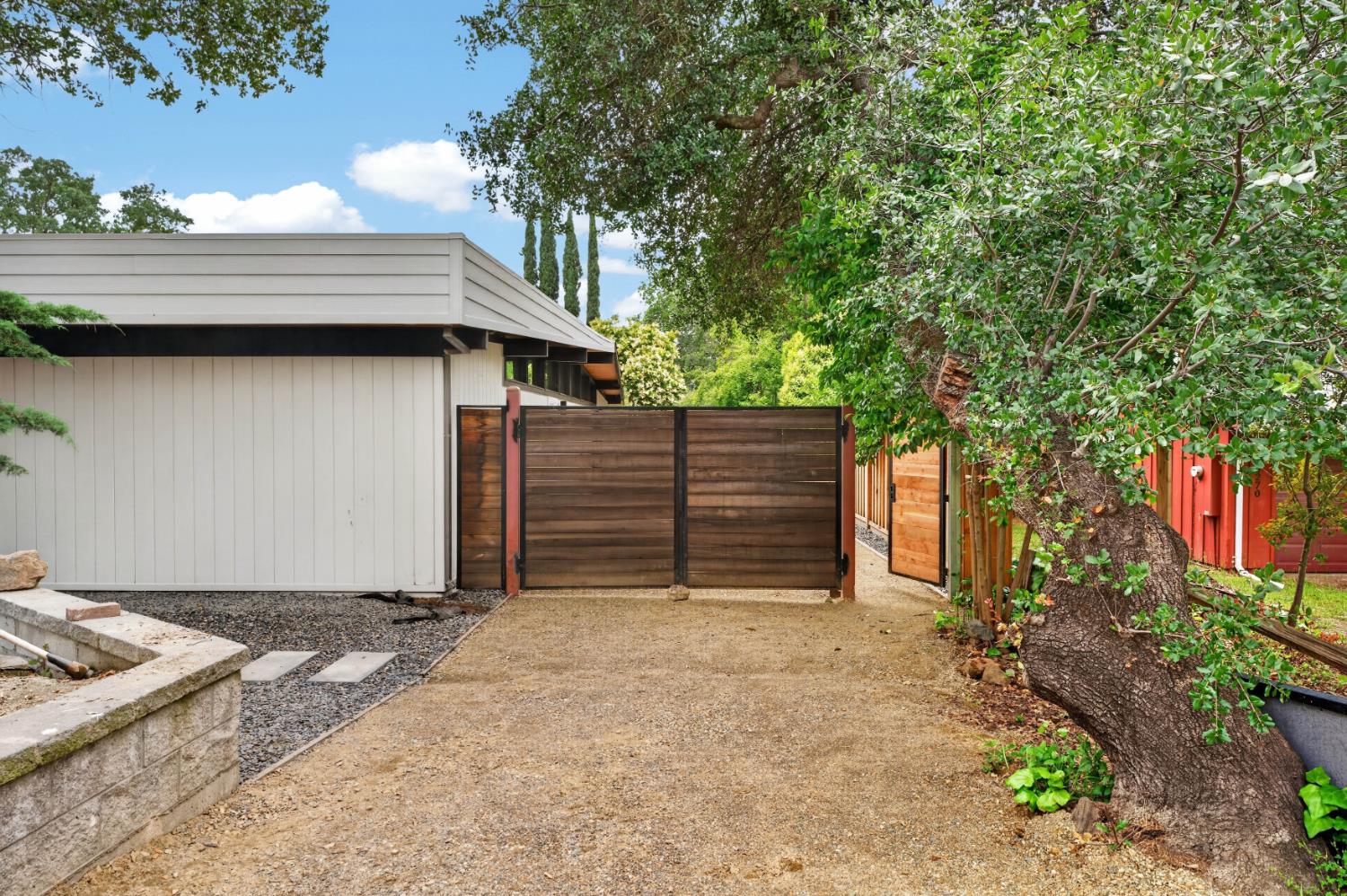 8290 Oak Knoll Drive