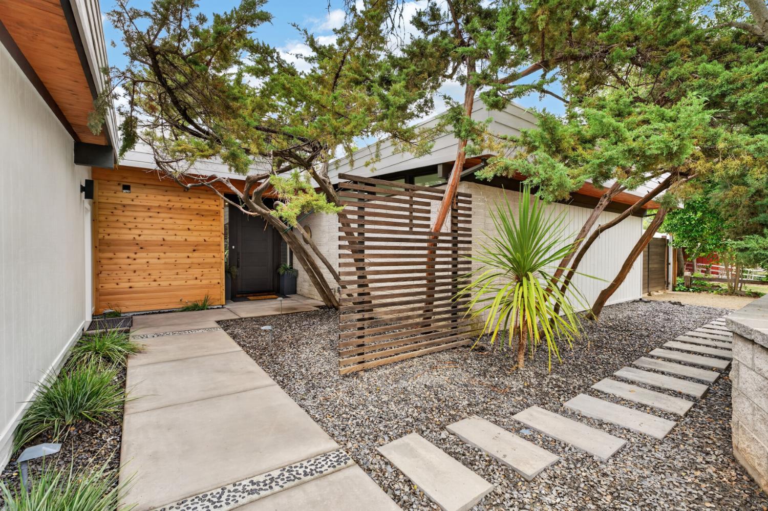 8290 Oak Knoll Drive
