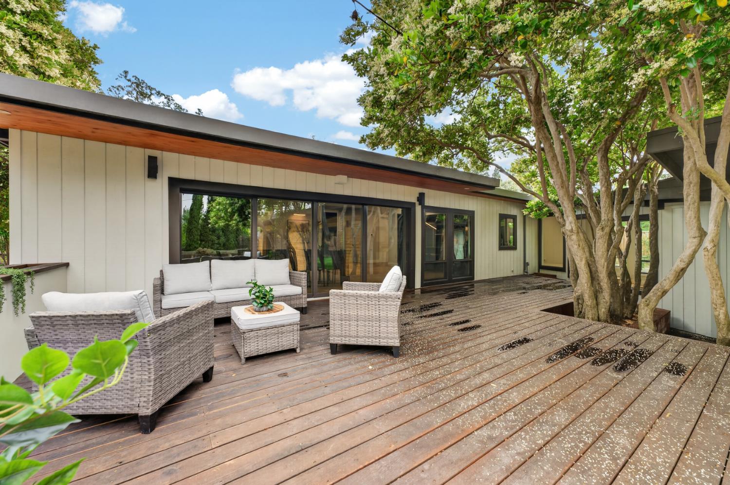 8290 Oak Knoll Drive
