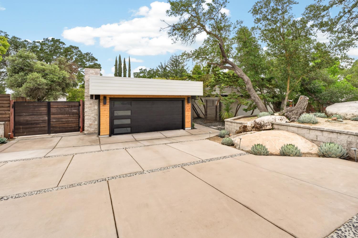 8290 Oak Knoll Drive