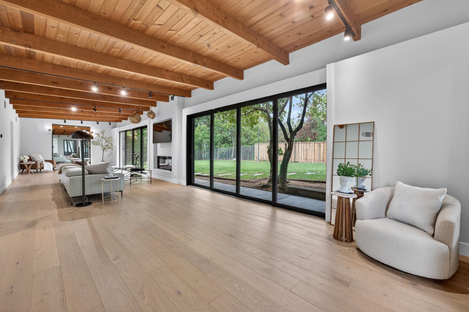8290 Oak Knoll Drive