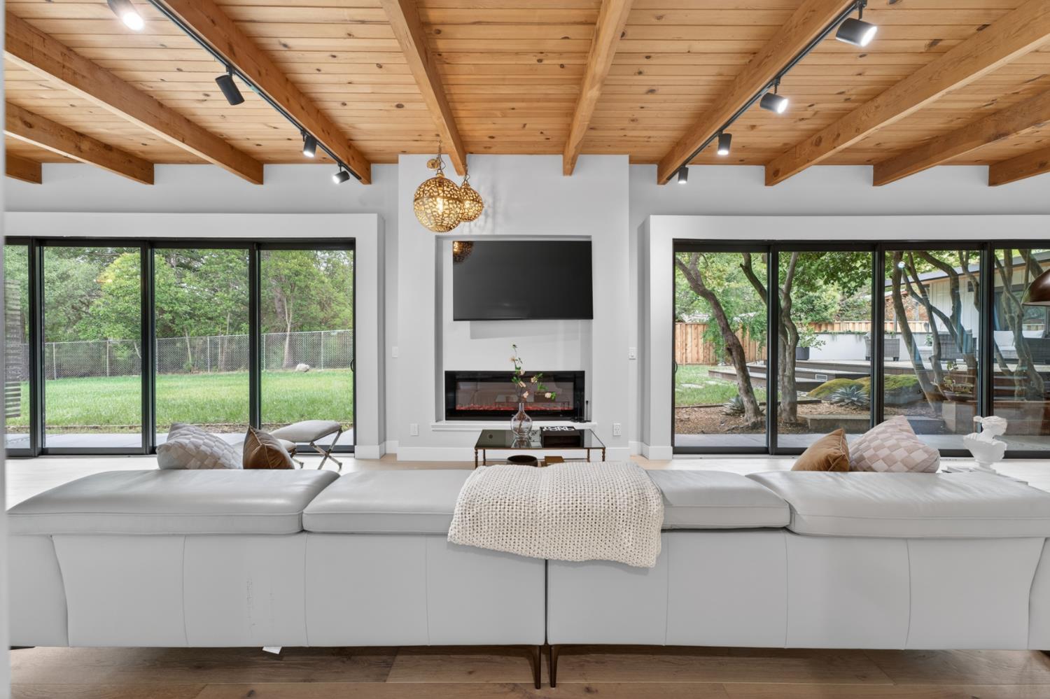 8290 Oak Knoll Drive