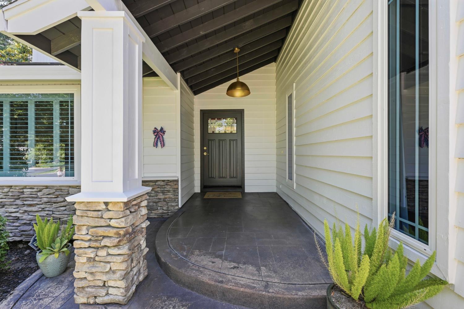 204 Oak Canyon Way