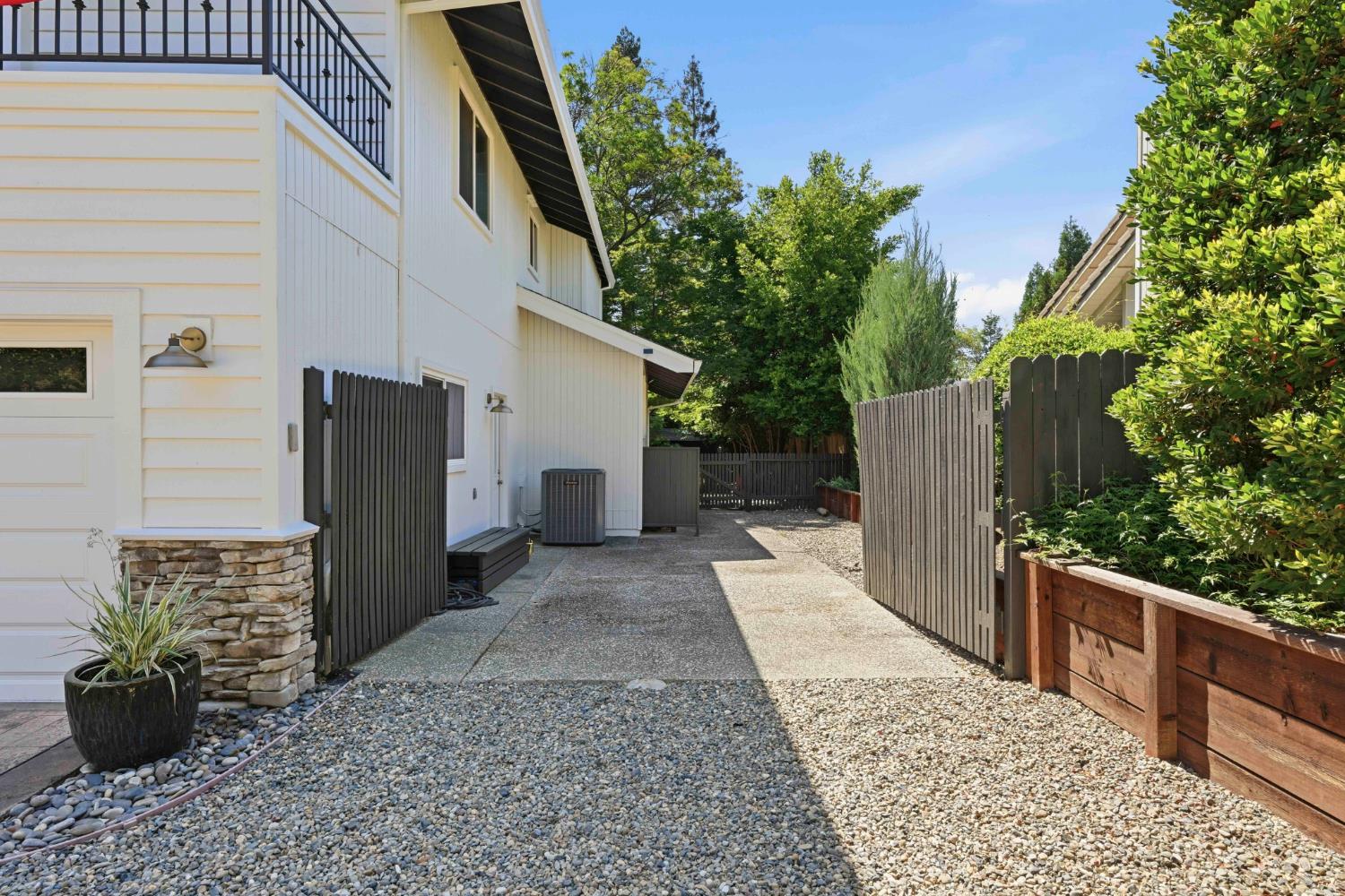 204 Oak Canyon Way