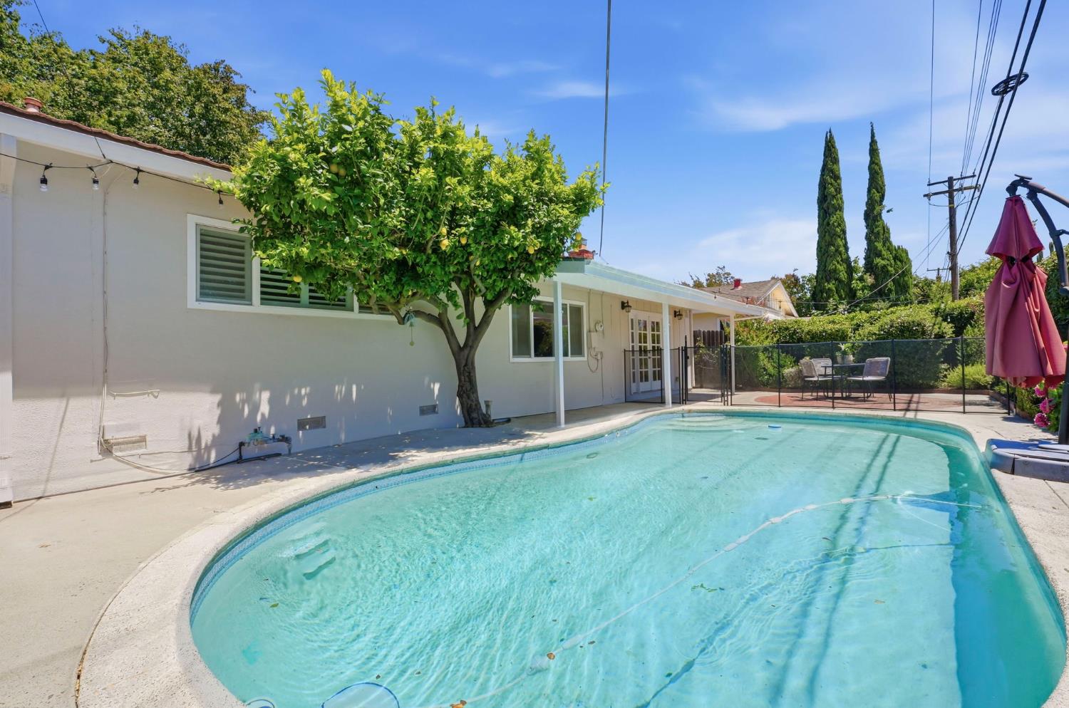 8222 Lake Forest Drive