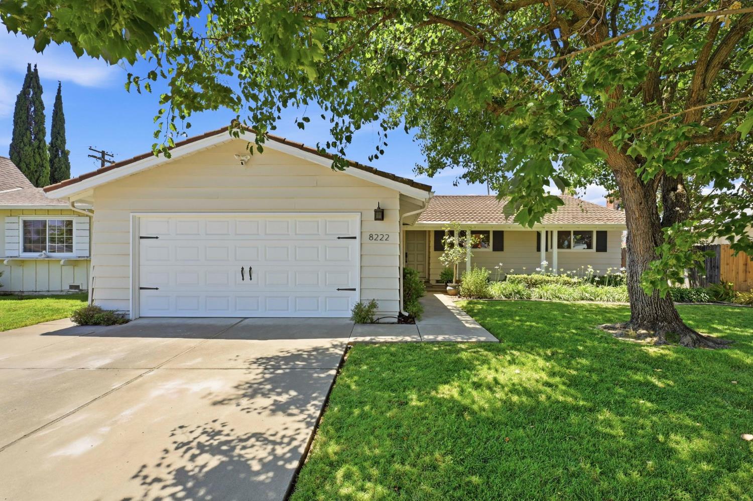 8222 Lake Forest Drive