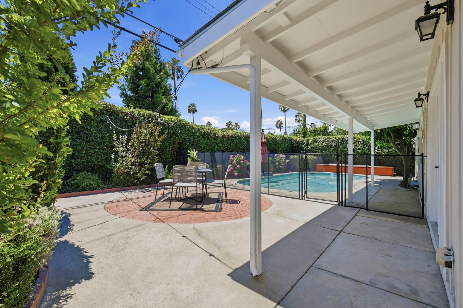 8222 Lake Forest Drive