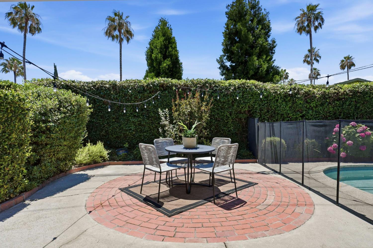 8222 Lake Forest Drive