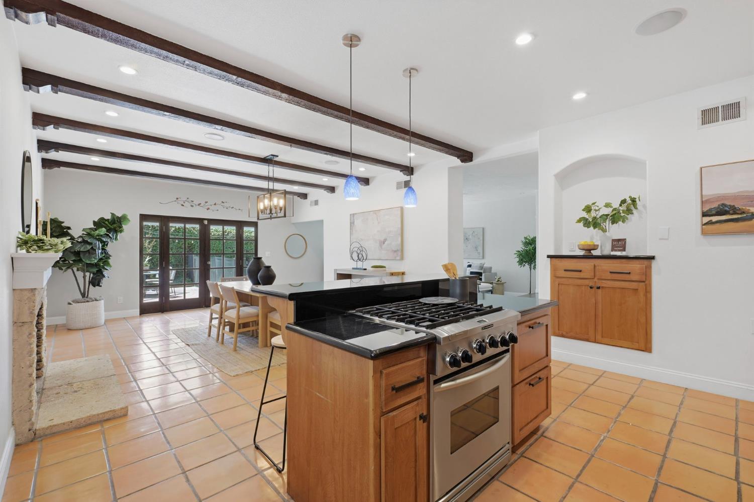 8222 Lake Forest Drive