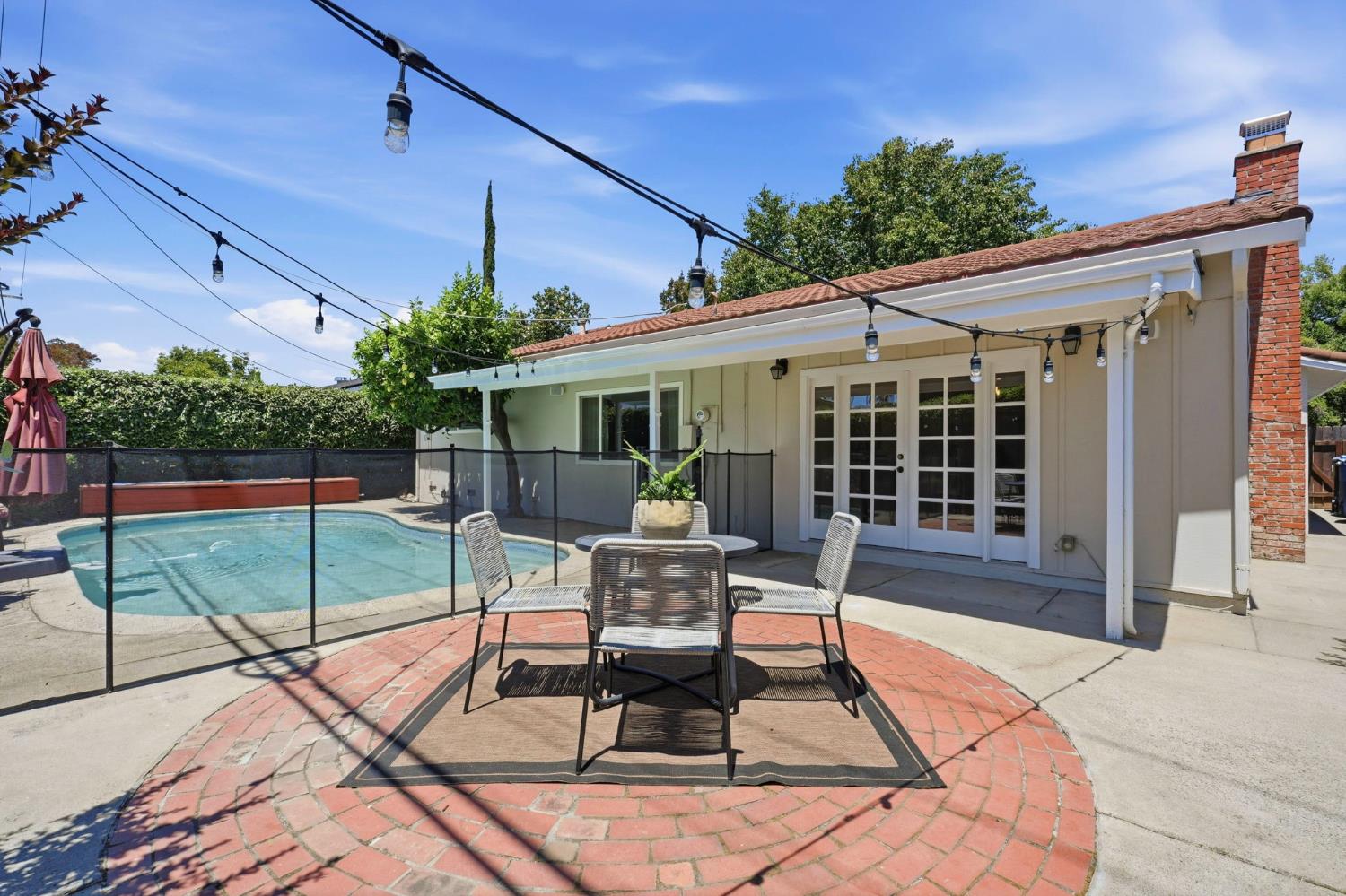 8222 Lake Forest Drive