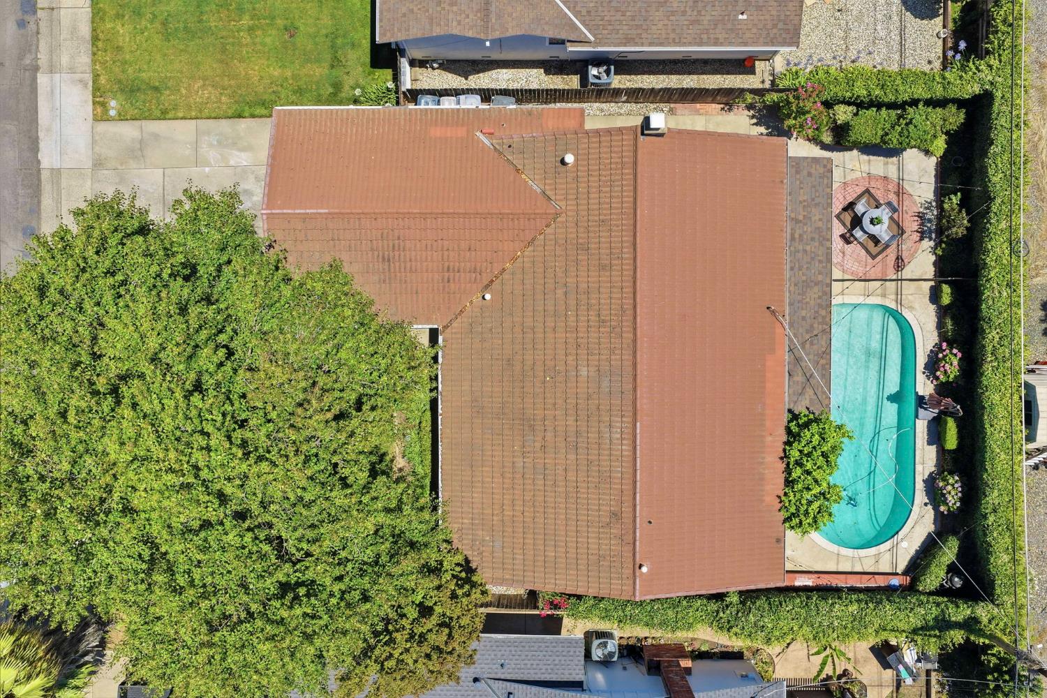 8222 Lake Forest Drive