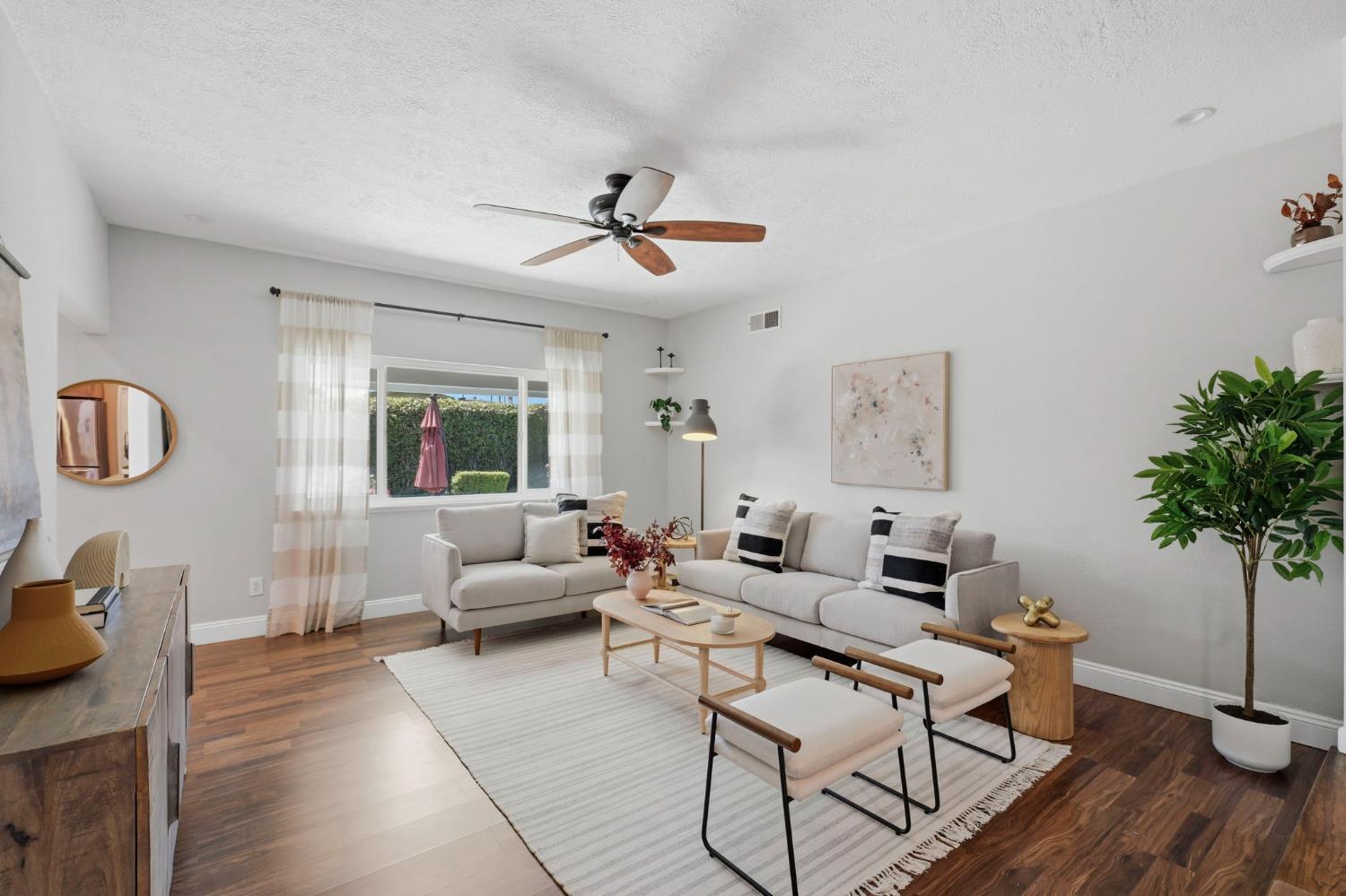 8222 Lake Forest Drive