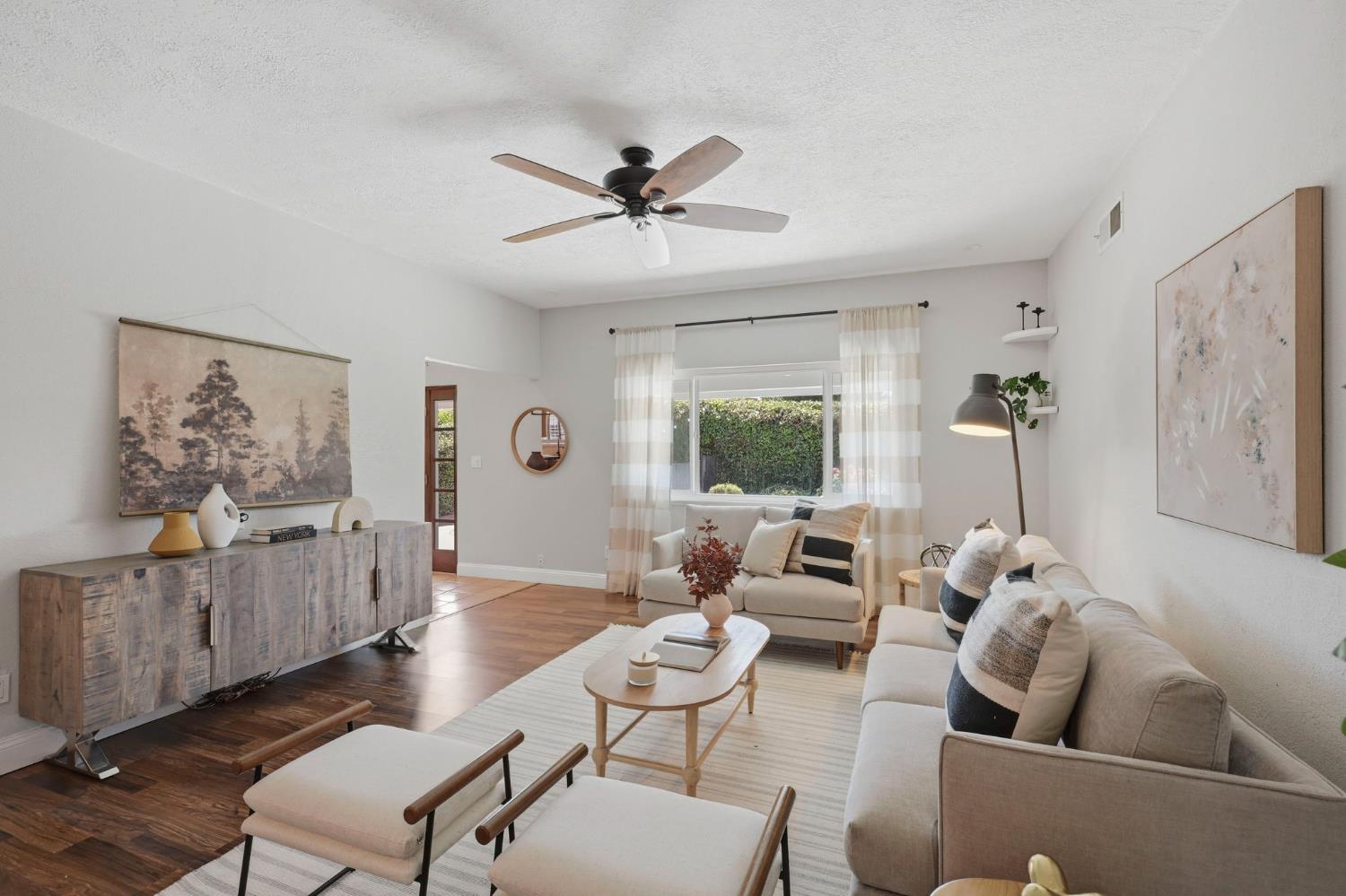 8222 Lake Forest Drive