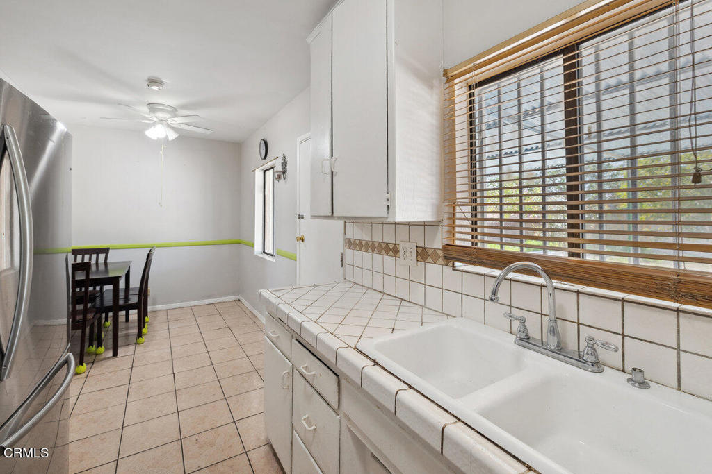 11211 De Haven Avenue