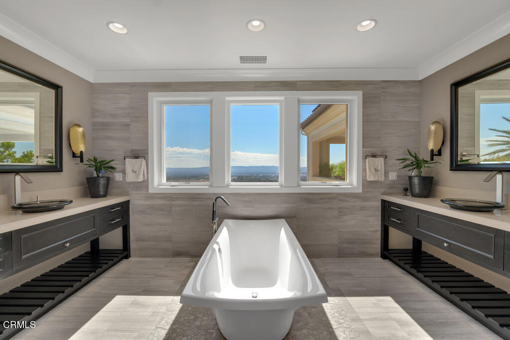 11735 N Manchester Way